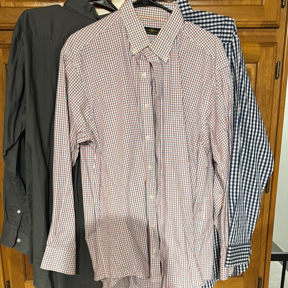 4 Button Down Shirts - Picture 5 of 12